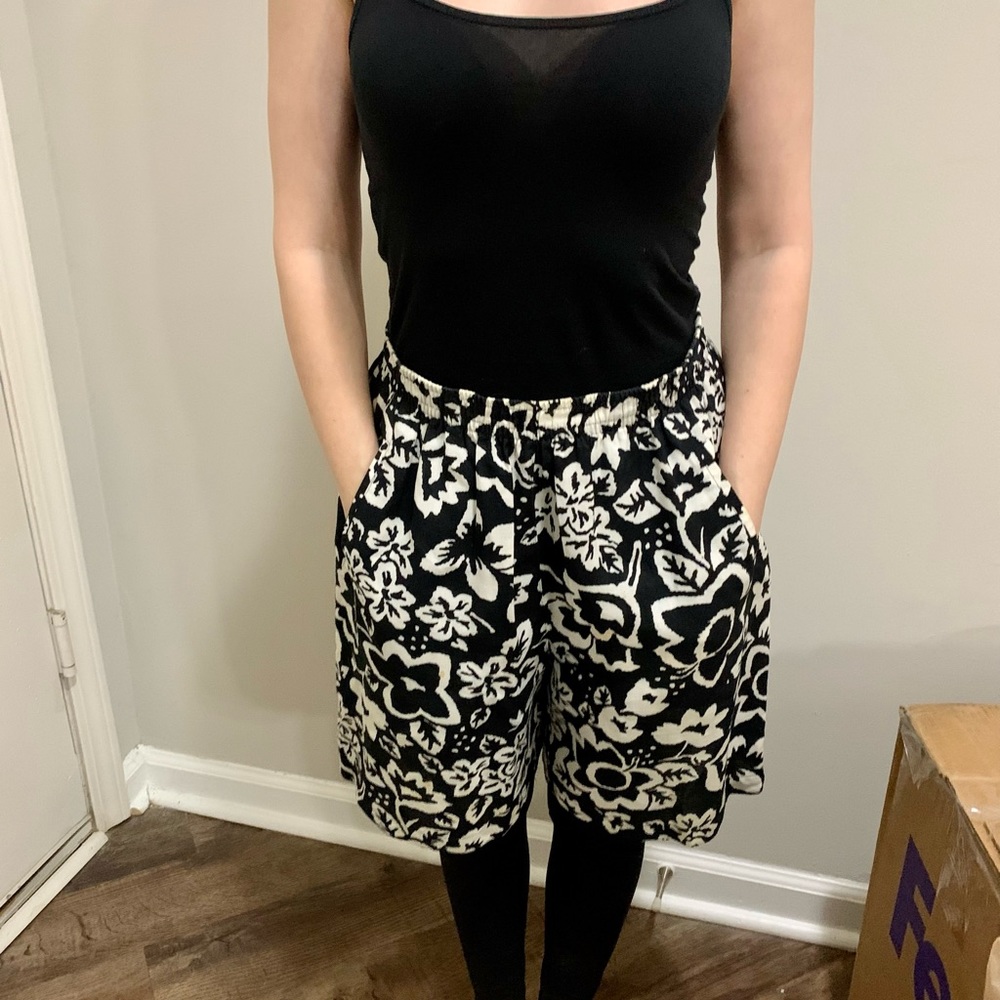 Adrienne Vittadini  loose shorts elastic waist